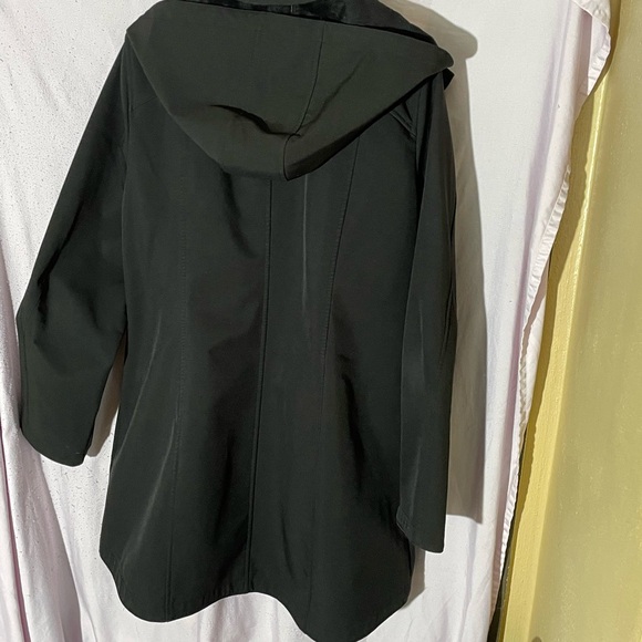 Kristen Blake Classic Black Outerwear - Picture 3 of 3